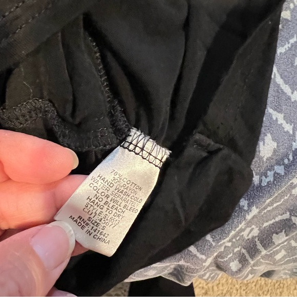 π She + Sky Black Top With Criss Cross Back - Size Small - Picture 8 of 8